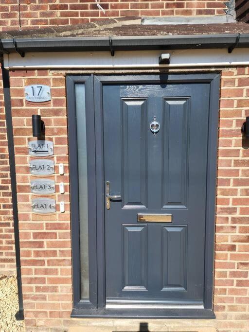Hazel 1-Bedroom Cousy Flat, Parking, Wifi, Prime Location, Close To Blenheim Palace & Oxford Kidlington Exterior foto