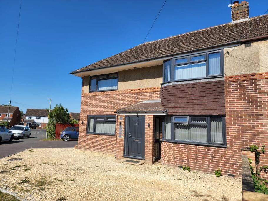 Hazel 1-Bedroom Cousy Flat, Parking, Wifi, Prime Location, Close To Blenheim Palace & Oxford Kidlington Exterior foto