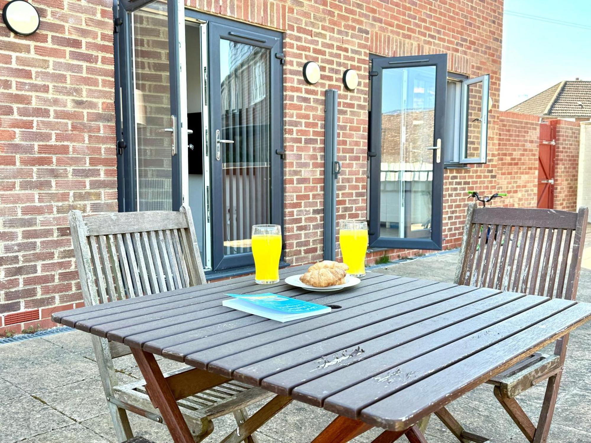 Hazel 1-Bedroom Cousy Flat, Parking, Wifi, Prime Location, Close To Blenheim Palace & Oxford Kidlington Exterior foto
