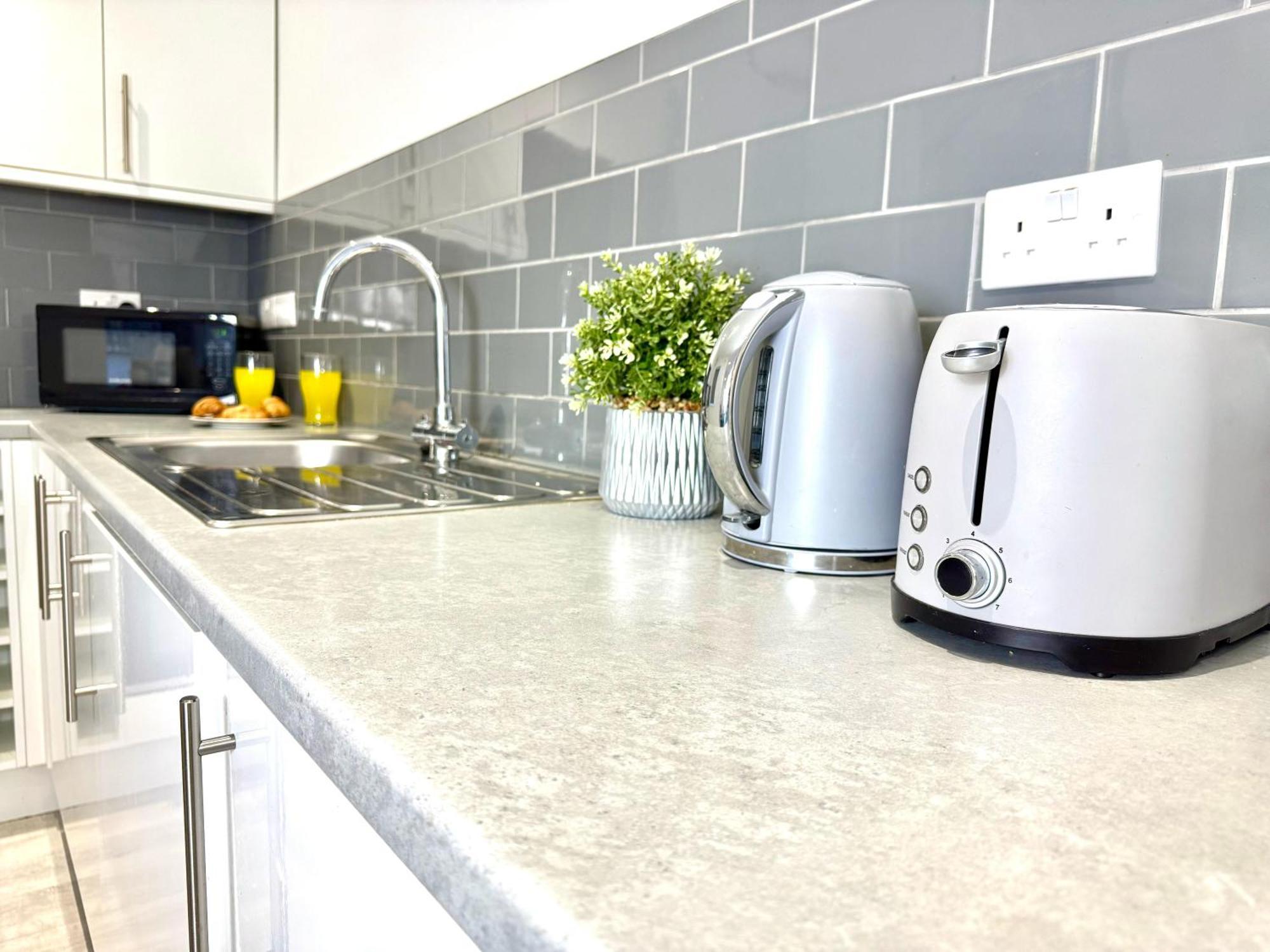 Hazel 1-Bedroom Cousy Flat, Parking, Wifi, Prime Location, Close To Blenheim Palace & Oxford Kidlington Exterior foto