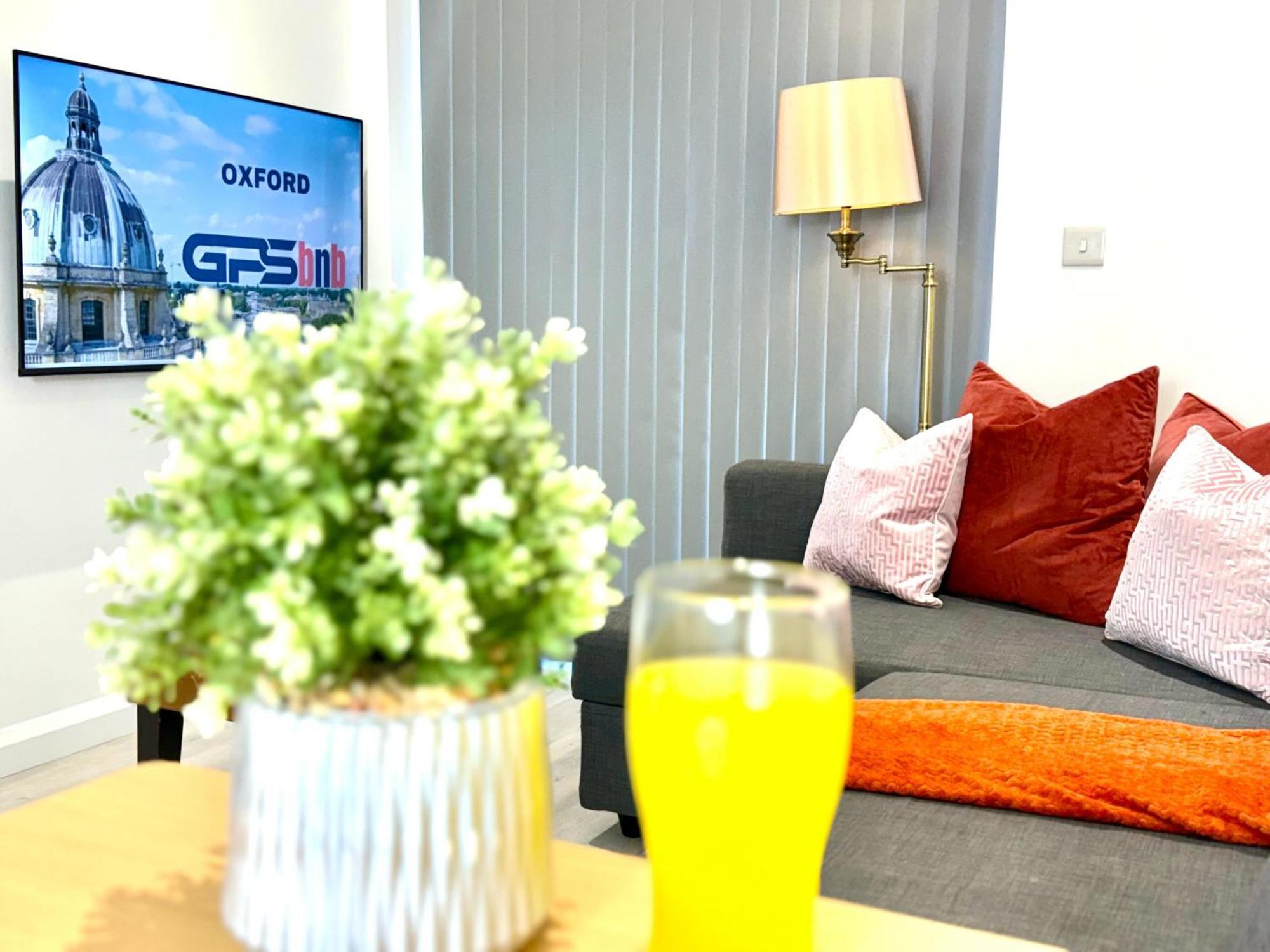 Hazel 1-Bedroom Cousy Flat, Parking, Wifi, Prime Location, Close To Blenheim Palace & Oxford Kidlington Exterior foto